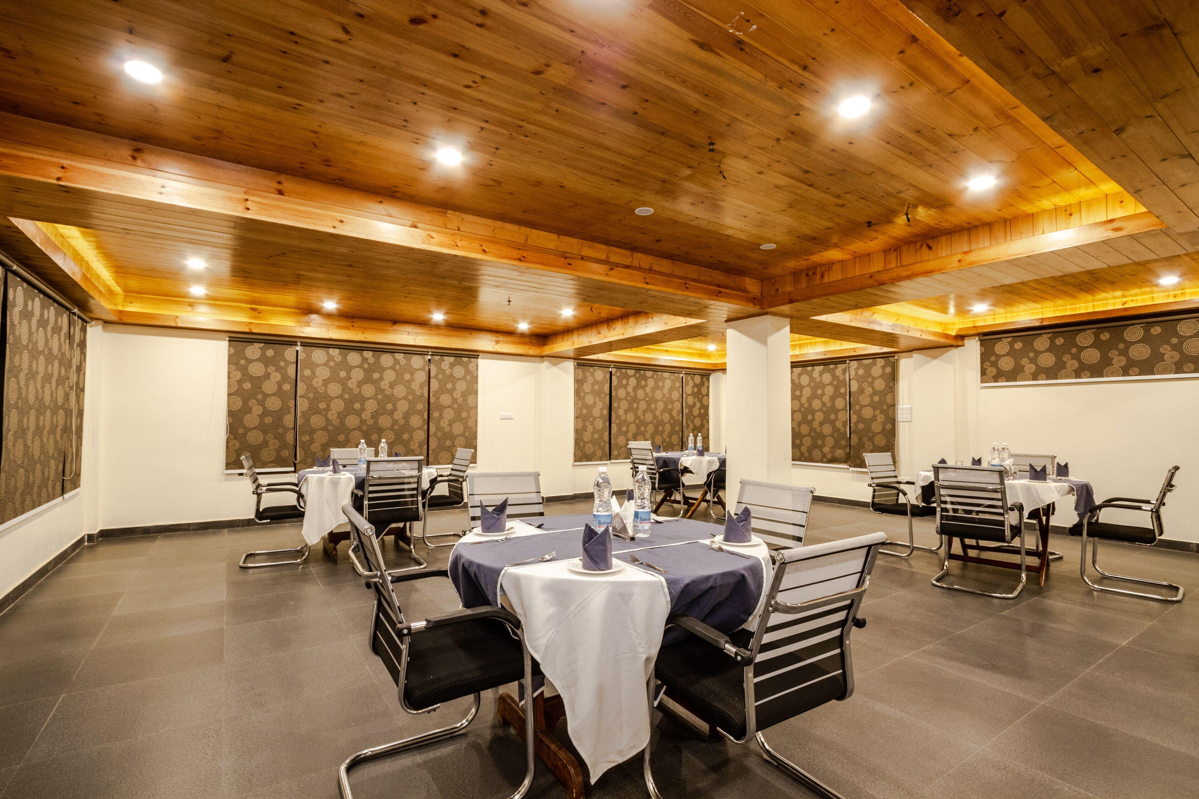 Ashapuri Residency Manali - A Centrally Heated And Air Conditioned Hotel - Manali (Himachal Pradesh) — Photos 3